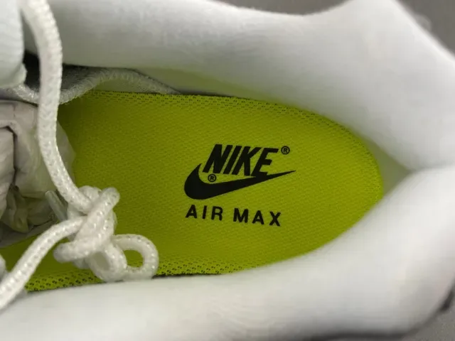 Nike Gris Jaune Chaussures Lifestyle Overlays Synthétiques Matelassés Unités Air Cushioning Visibles 8