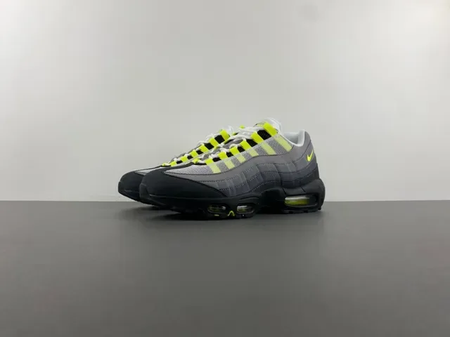 Nike Gris Jaune Chaussures Lifestyle Overlays Synthétiques Matelassés Unités Air Cushioning Visibles 10