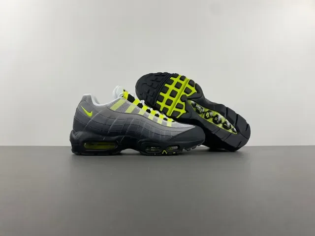 Nike Gris Jaune Chaussures Lifestyle Overlays Synthétiques Matelassés Unités Air Cushioning Visibles 12