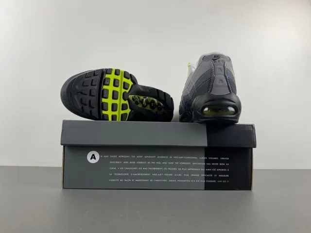 Nike Gris Jaune Chaussures Lifestyle Overlays Synthétiques Matelassés Unités Air Cushioning Visibles 16