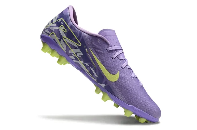 Nike Vert Rose Chaussures de Football à Coupe Basse avec Upper Synthétique Studs Coniques Moldés et à Lame pour Sol Ferme 16