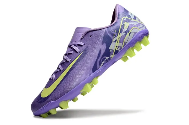 Nike Vert Rose Chaussures de Football à Coupe Basse avec Upper Synthétique Studs Coniques Moldés et à Lame pour Sol Ferme 17