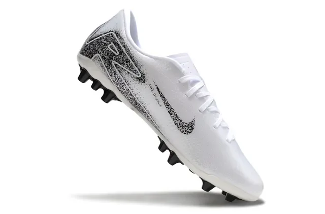 Nike Vert Rose Chaussures de Football à Coupe Basse avec Upper Synthétique Studs Coniques Moldés et à Lame pour Sol Ferme 23