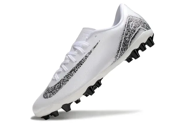Nike Vert Rose Chaussures de Football à Coupe Basse avec Upper Synthétique Studs Coniques Moldés et à Lame pour Sol Ferme 24