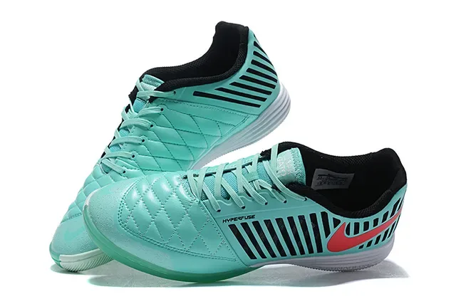 Nike Hypervenom Indoor Chaussures de football indoor vert et rouge orteil matelassé panneau latéral rayé noir 4