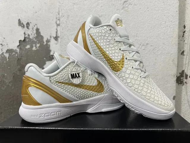 Nike Kobe AD Max Zapatos de Baloncesto Blanco y Oro Texturizados con Impresión de Guijarros 2
