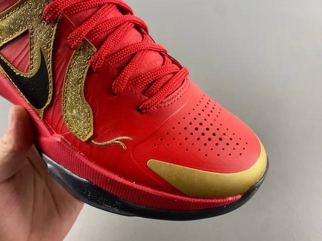 Nike Kobe Basketball Shoe Red and Gold Glitter Basketball Shoes 2