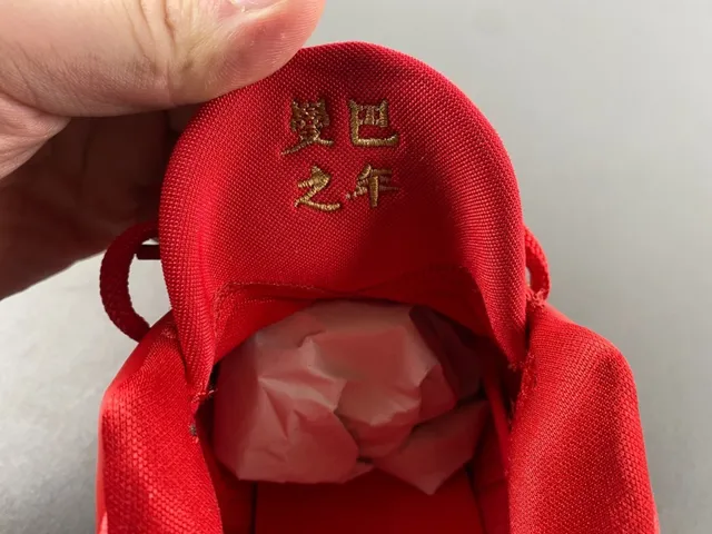 Nike Kobe Basketball Shoe Red and Gold Glitter Basketball Shoes 6