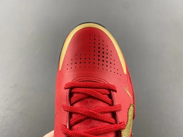 Nike Kobe Basketball Shoe Red and Gold Glitter Basketball Shoes 7