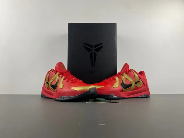 Nike Kobe Basketball Shoe Red and Gold Glitter Basketball Shoes 15