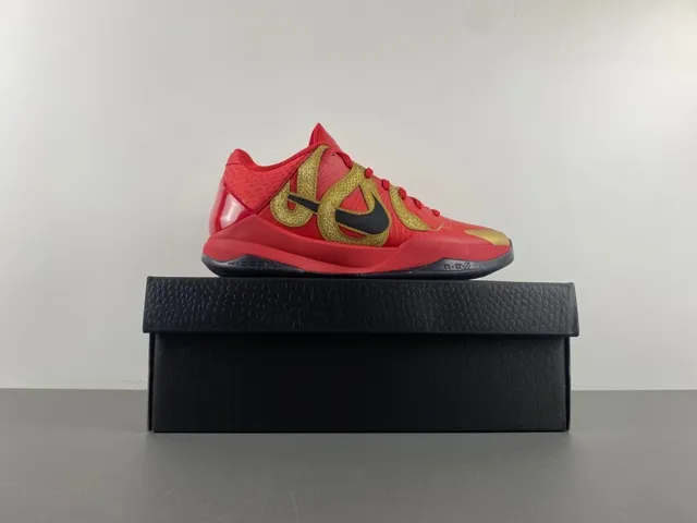 Nike Kobe Basketball Shoe Red and Gold Glitter Basketball Shoes 17