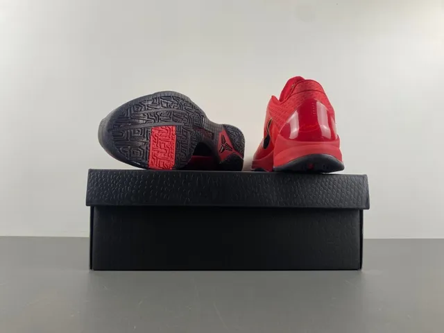 Nike Kobe Basketball Shoe Red and Gold Glitter Basketball Shoes 18