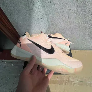 Nike Kobe Zapatos de Baloncesto con Upper de tricot rosa negro, silueta low-top