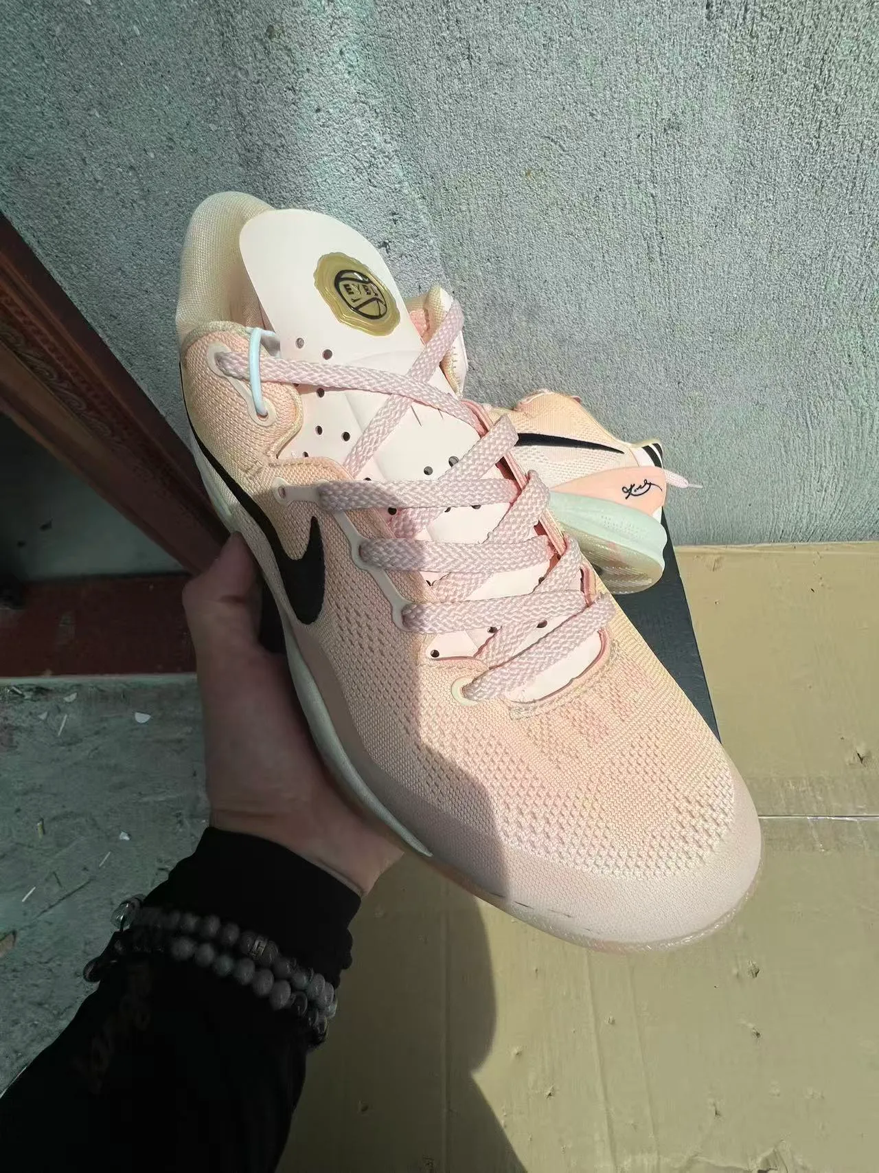 Nike Kobe Pink Black Knit Upper Low-Top Silhouette Basketball Shoes 2