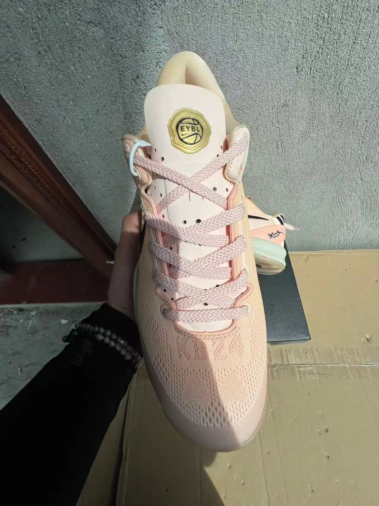 Nike Kobe Pink Black Knit Upper Low-Top Silhouette Basketball Shoes 3