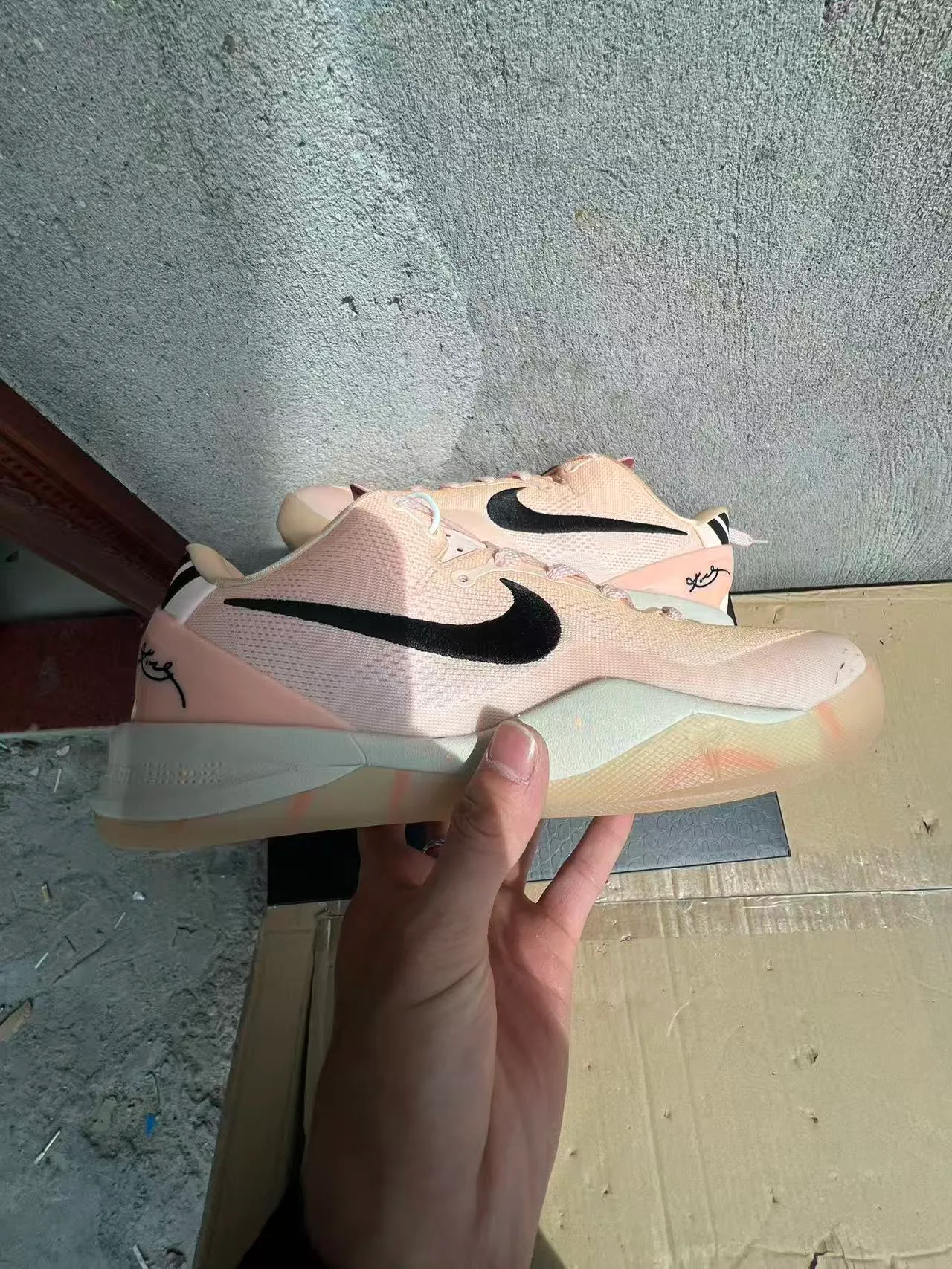 Nike Kobe Pink Black Knit Upper Low-Top Silhouette Basketball Shoes 7