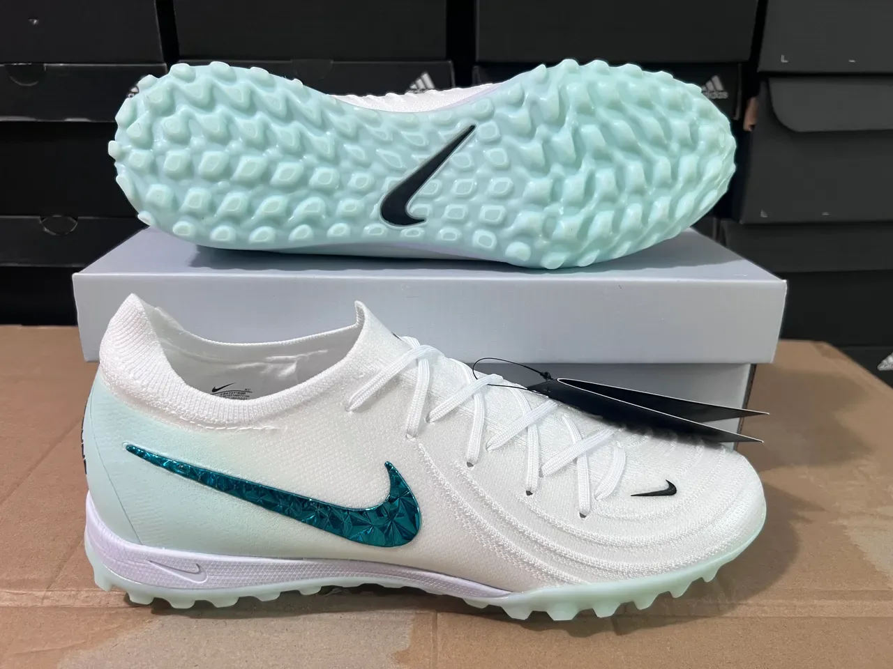 Nike Mercurial Turf أحذية كرة قدم أبيض أزرق وجهة علوية من التنسج شفافة باللون الأخضر النعناع للعشب الاصطناعي 7