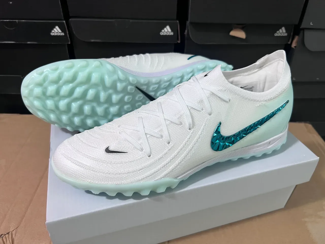 Nike Mercurial Turf أحذية كرة قدم أبيض أزرق وجهة علوية من التنسج شفافة باللون الأخضر النعناع للعشب الاصطناعي 9