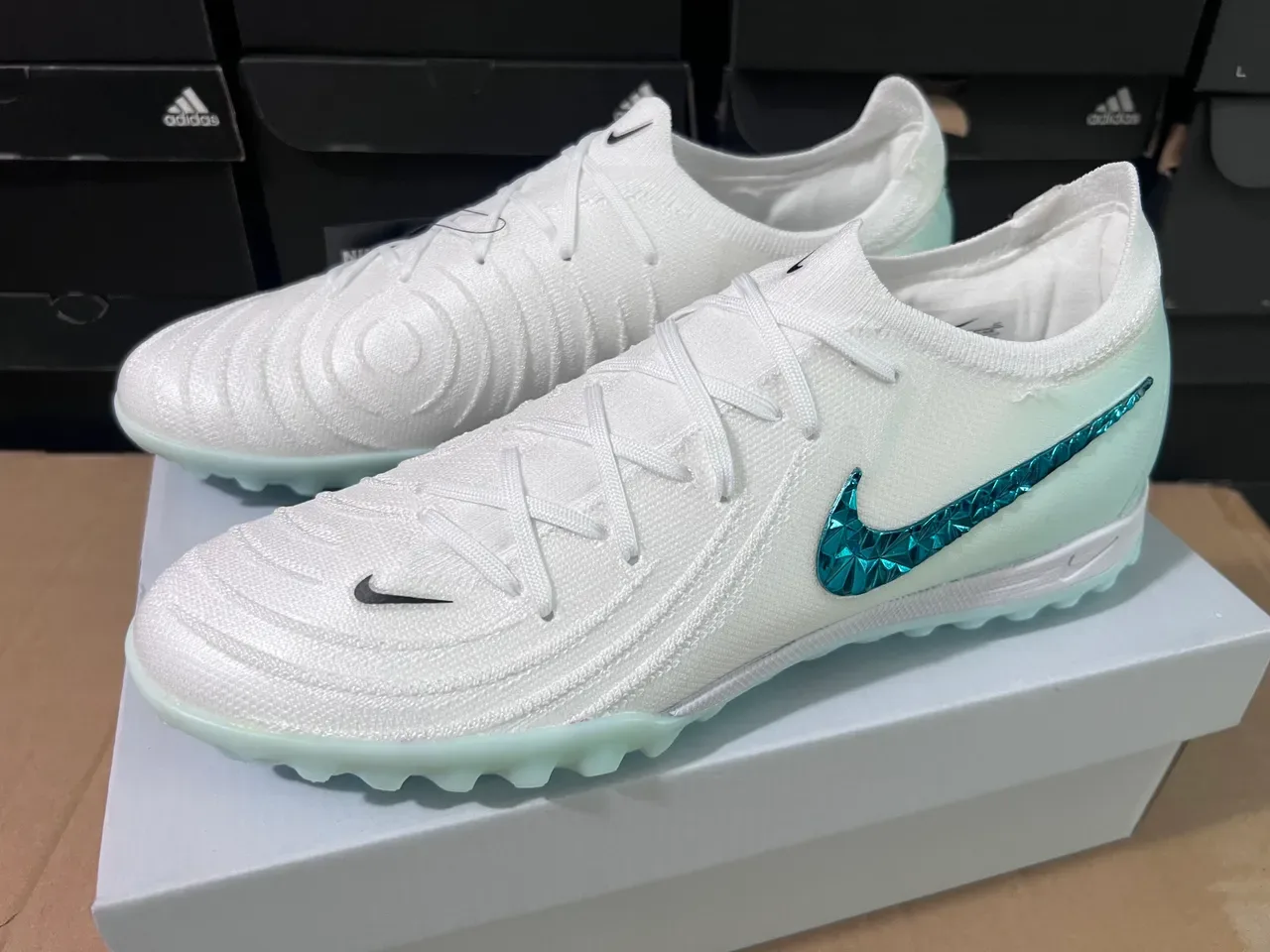 Nike Mercurial Turf أحذية كرة قدم أبيض أزرق وجهة علوية من التنسج شفافة باللون الأخضر النعناع للعشب الاصطناعي 10
