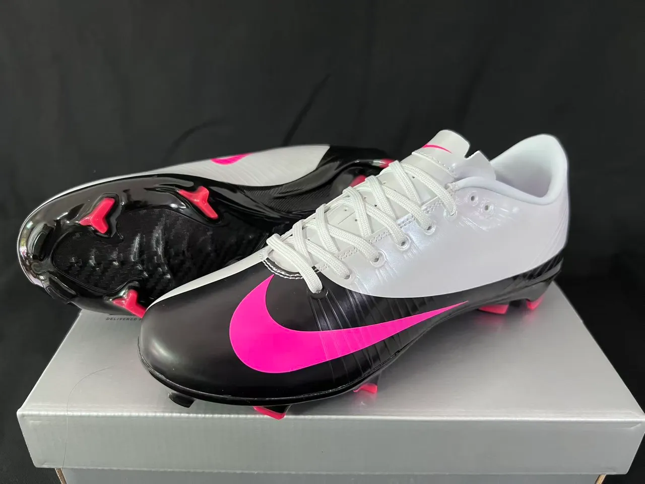Nike Mercurial Vapor Prata Vermelho Sapatos de Futebol para gramado firme 9