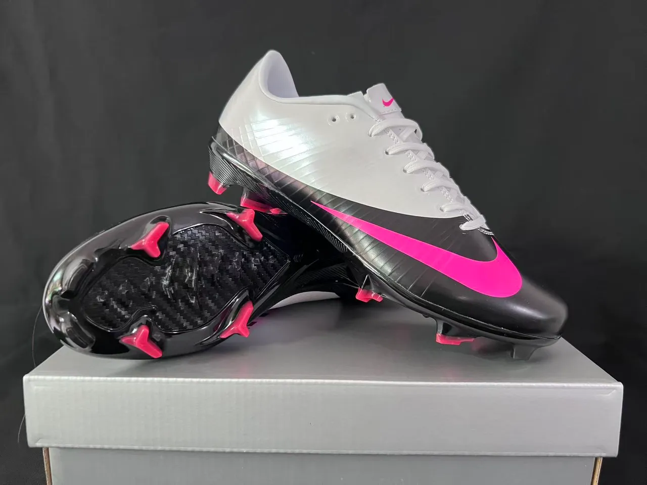 Nike Mercurial Vapor Prata Vermelho Sapatos de Futebol para gramado firme 10