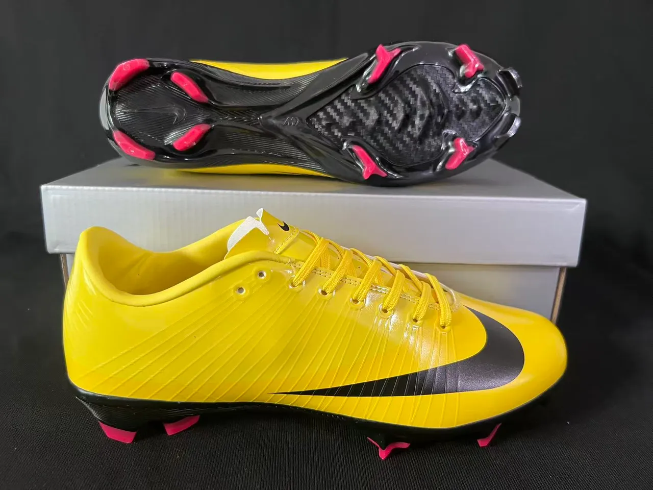 Nike Mercurial Vapor Prata Vermelho Sapatos de Futebol para gramado firme 24