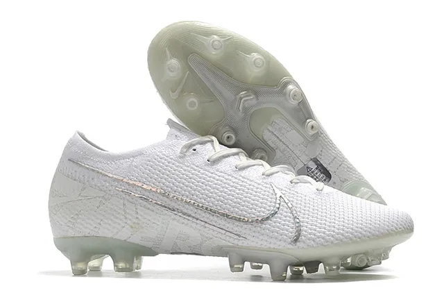 Nike Mercurial Vapor Chaussures de football pour sol ferme avec upper synthétique texturé blanc et bleu, overlay de maille à motif quadrillé 5