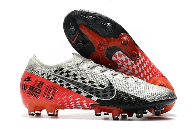 Nike Mercurial Vapor Chaussures de football pour sol ferme avec upper synthétique texturé blanc et bleu, overlay de maille à motif quadrillé 6