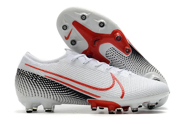 Nike Mercurial Vapor Chaussures de football pour sol ferme avec upper synthétique texturé blanc et bleu, overlay de maille à motif quadrillé 10