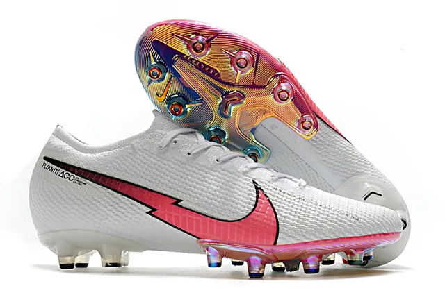 Nike Mercurial Vapor Chaussures de football pour sol ferme avec upper synthétique texturé blanc et bleu, overlay de maille à motif quadrillé 18
