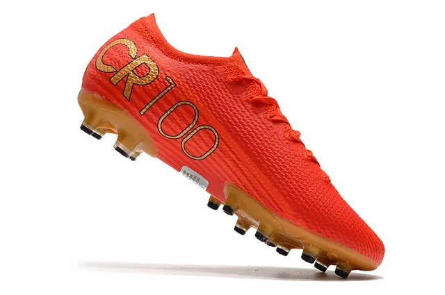 Nike Mercurial Vapor Chaussures de football pour sol ferme avec upper synthétique texturé blanc et bleu, overlay de maille à motif quadrillé 24