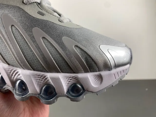 Nike Metallic Silver Wave-Overlay Lifestyle Sneakers 2