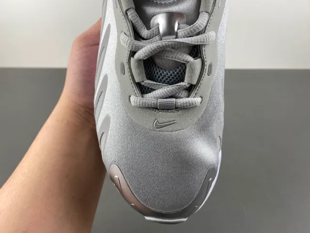 Nike Metallic Silver Wave-Overlay Lifestyle Sneakers 5
