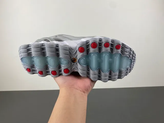 Nike Metallic Silver Wave-Overlay Lifestyle Sneakers 9