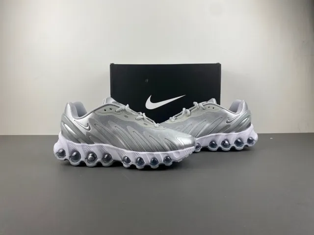 Nike Metallic Silver Wave-Overlay Lifestyle Sneakers 14