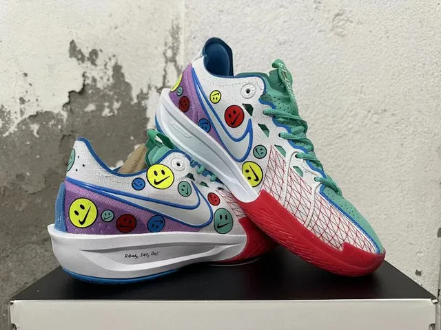 Nike Multicolor Smiley-Face Graphic Print Basketball Shoes 1