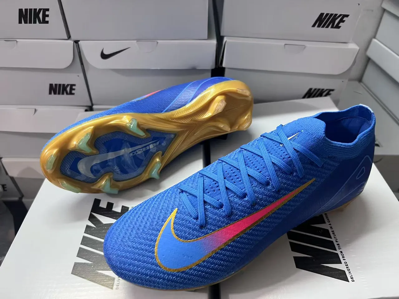 Nike Phantom GT Blue Gold Knit Upper Gradient Swoosh Firm-Ground Soccer Shoes 3
