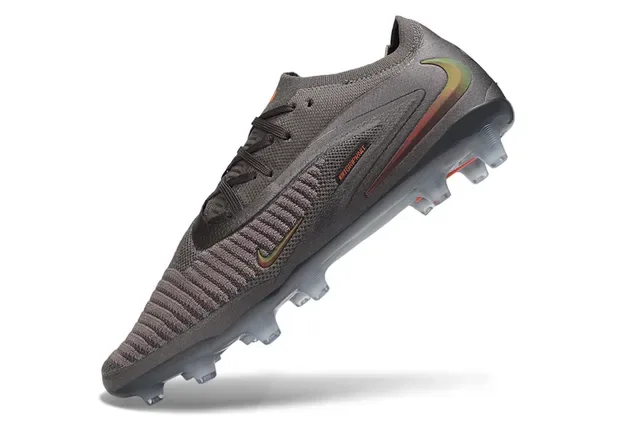 Nike Phantom GT رمادي أحمر Knit Upper Low-Cut Silhouette Firm-Ground أحذية كرة القدم 3
