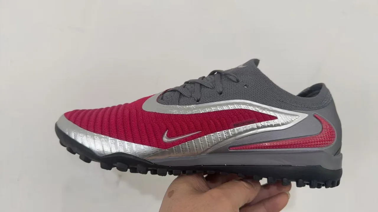 Nike Phantom GT Zapatos de fútbol Turf con parte superior de knit rosa grisáceo y cordones asimétricos 2