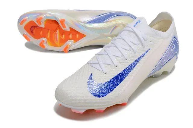 Nike Phantom GT Chaussures de Football Blanc Bleu Upper en Tricot Suela Iridescente Translucide pour terrain ferme 3