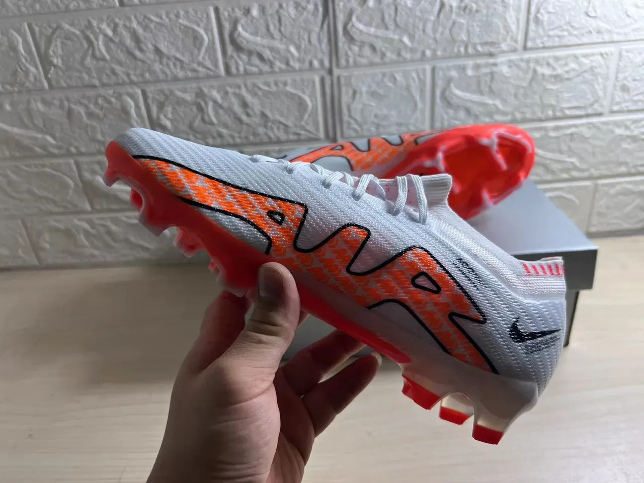 Nike Phantom GT Chaussures de Football Blanc Orange Flyknit Upper Basse Col Chaussette Terrain Firme 5