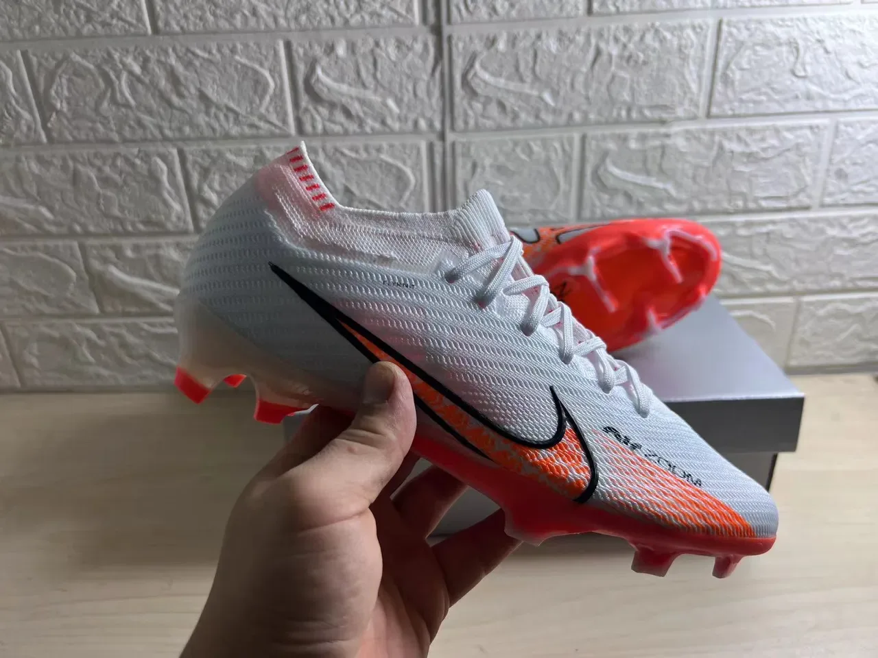 Nike Phantom GT Chaussures de Football Blanc Orange Flyknit Upper Basse Col Chaussette Terrain Firme 7