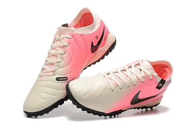 Nike Chaussures de Football Turf Low-Cut Upper Synthétique Colorway Gradient Rose Noir 3