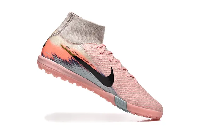 Nike Chaussures de football rose et noir, avec tige en maille sock-fit, high-top ankle collar, pour turf 3