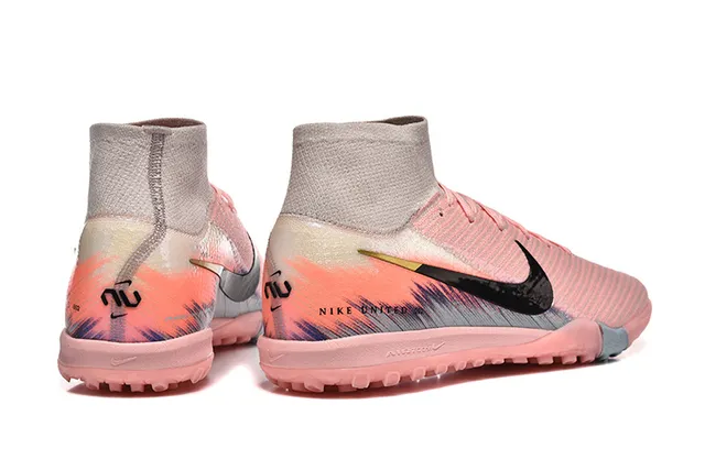 Nike Chaussures de football rose et noir, avec tige en maille sock-fit, high-top ankle collar, pour turf 5