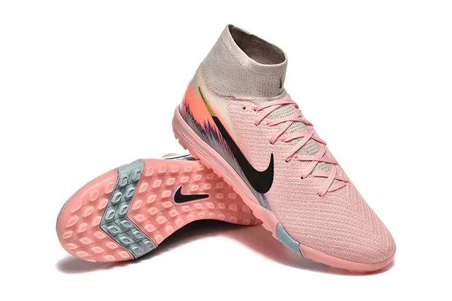 Nike Chaussures de football rose et noir, avec tige en maille sock-fit, high-top ankle collar, pour turf 7