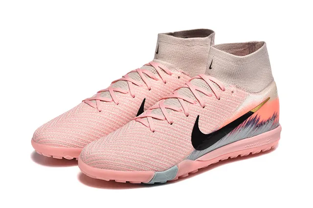 Nike Chaussures de football rose et noir, avec tige en maille sock-fit, high-top ankle collar, pour turf 8