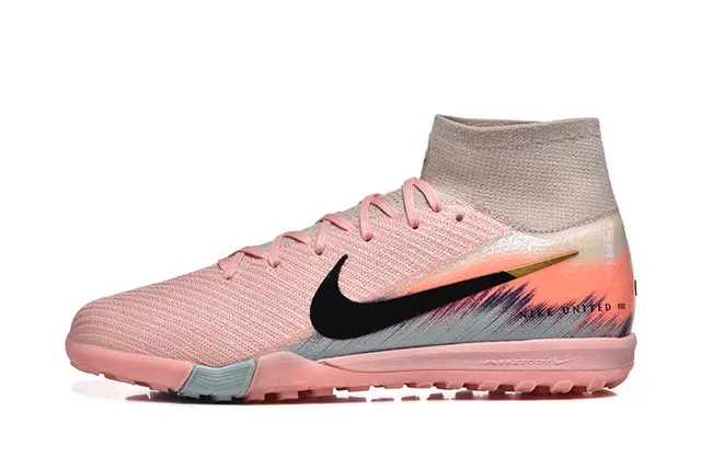 Nike Chaussures de football rose et noir, avec tige en maille sock-fit, high-top ankle collar, pour turf 10