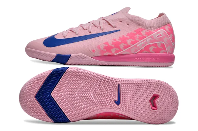 Nike Chaussures de soccer indoor rose et bleu à coupe basse avec empiècement texturé et semelle extérieure en caoutchouc texturé 6