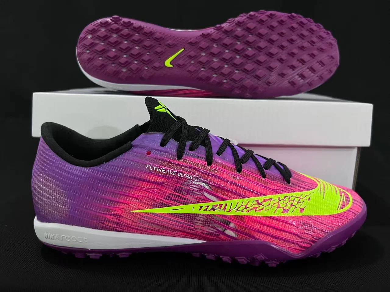 Nike Zapatillas de fútbol con upper Flyweave Knit en gradiente turf de color púrpura rosa 7